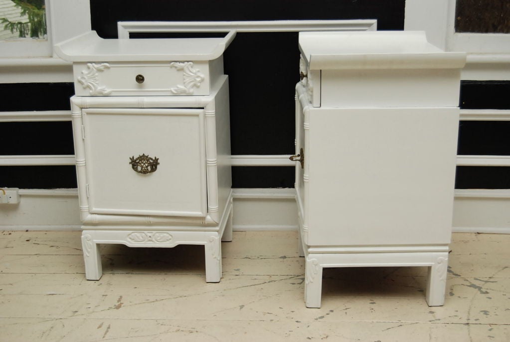 Chinese Chippendale Painted Nightstands 4