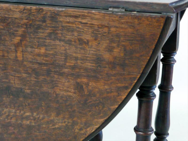 English William and Mary Oak Gate Leg Table