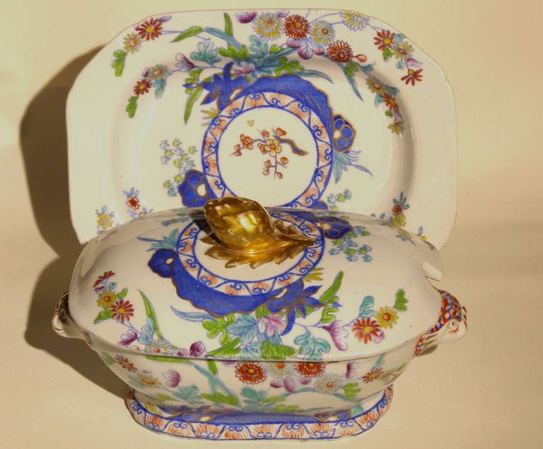 19th Century Spode Sauce Tureen with Under Plate In Excellent Condition In Great Barrington, MA