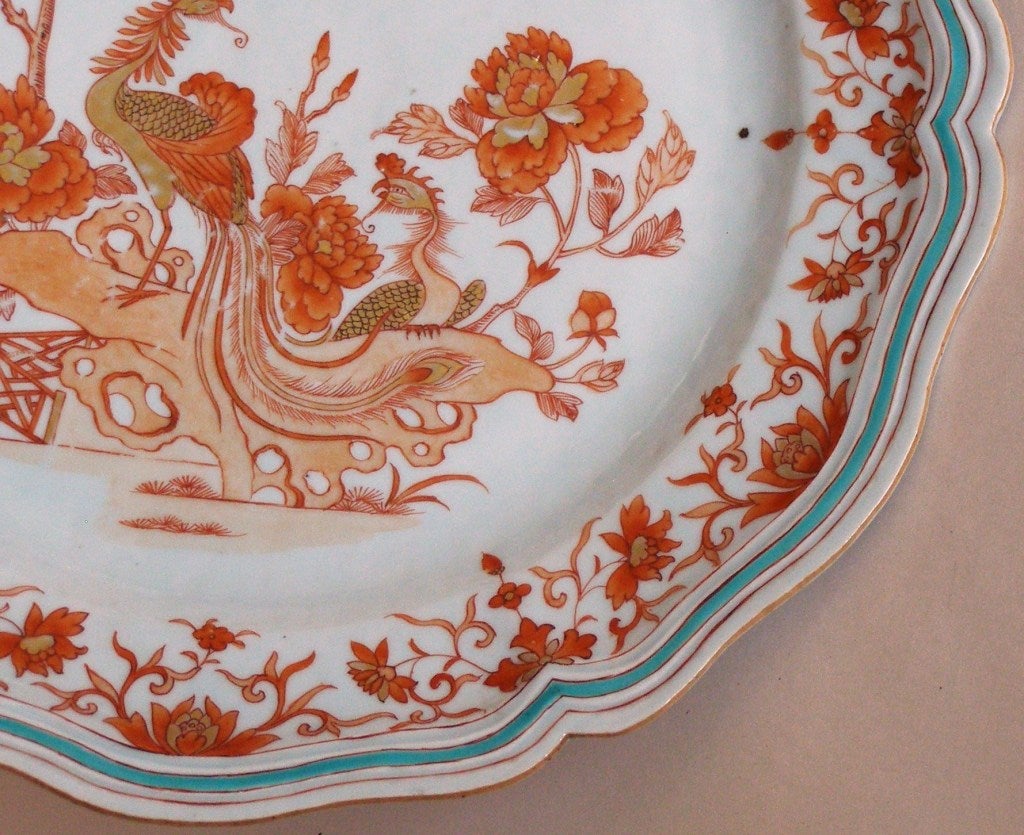 Early 18th Century Chinese Export Porcelain Charger In Excellent Condition In Great Barrington, MA