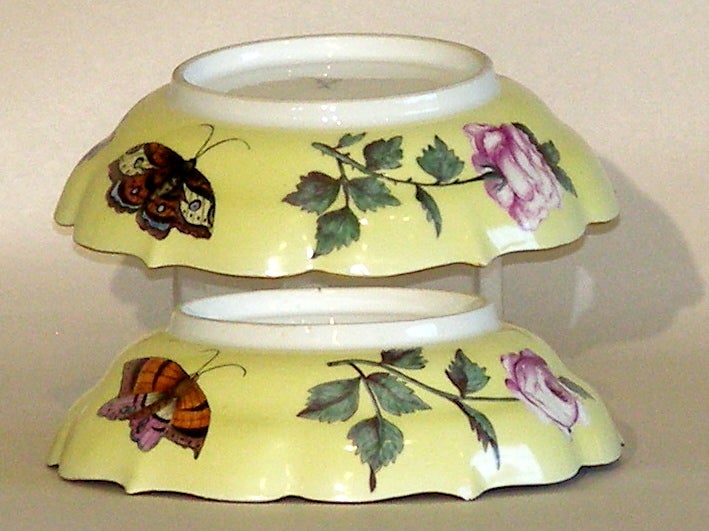 Porcelain Assembled Pair of 18th Century Meissen Cups & Saucers