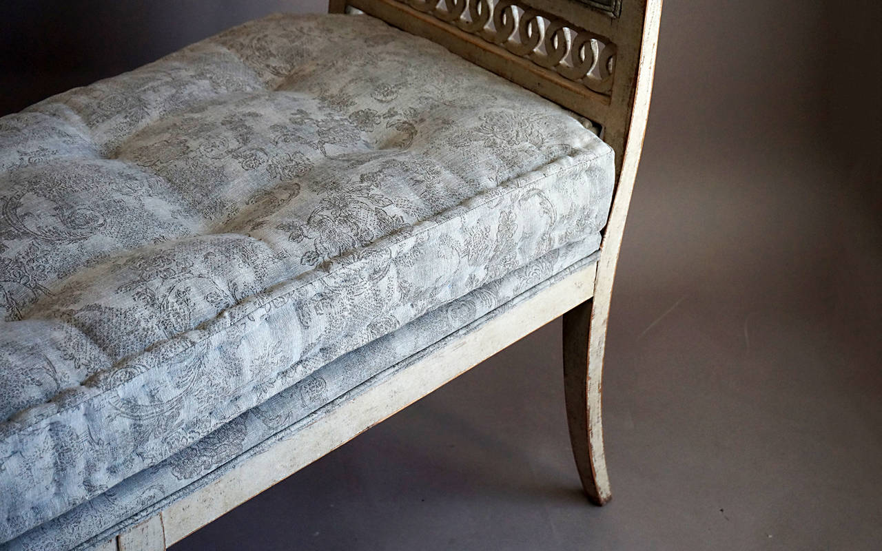 Period Gustavian Window Bench In Excellent Condition For Sale In Sheffield, MA