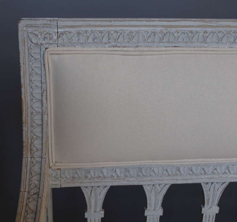Period Gustavian Sofa Bench In Excellent Condition For Sale In Sheffield, MA