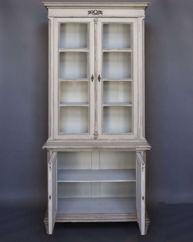 Gustavian Library with Glazed Doors In Excellent Condition In Sheffield, MA