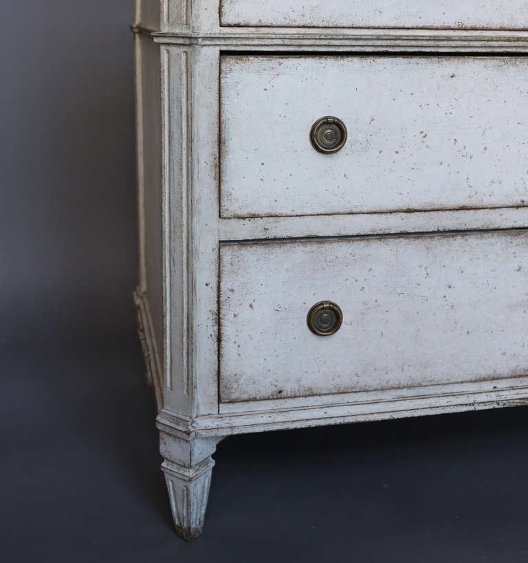 Gustavian Three Drawer Chest with Painted Swags In Excellent Condition In Sheffield, MA