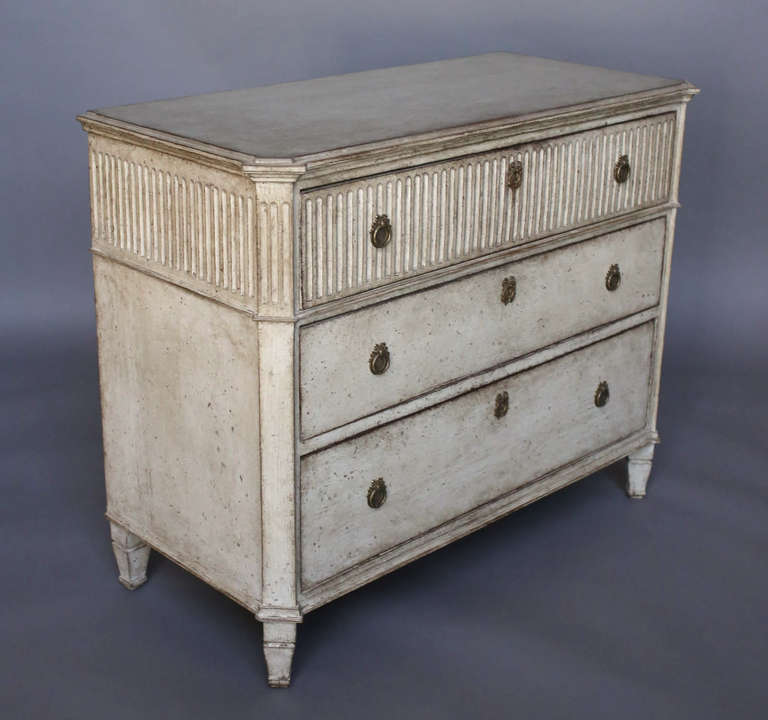 Gustavian Chest of Drawers with Fluted Detail In Excellent Condition In Sheffield, MA