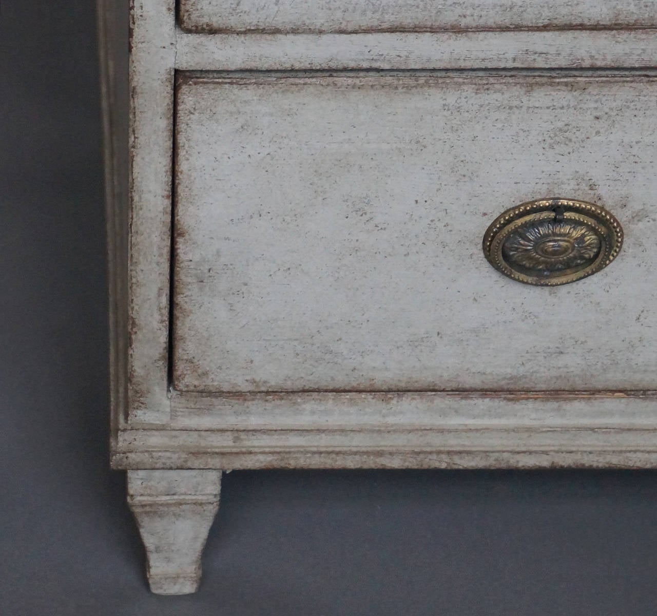 Neoclassical Period Three-Drawer Chest In Excellent Condition In Sheffield, MA