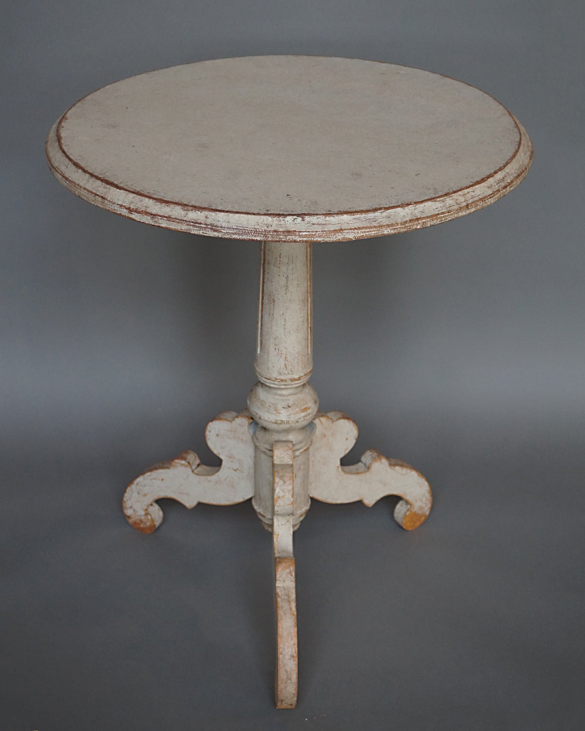 Swedish Pedestal Table with Shaped Legs
