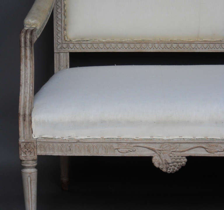 Gustavian Style Settee In Excellent Condition For Sale In Sheffield, MA