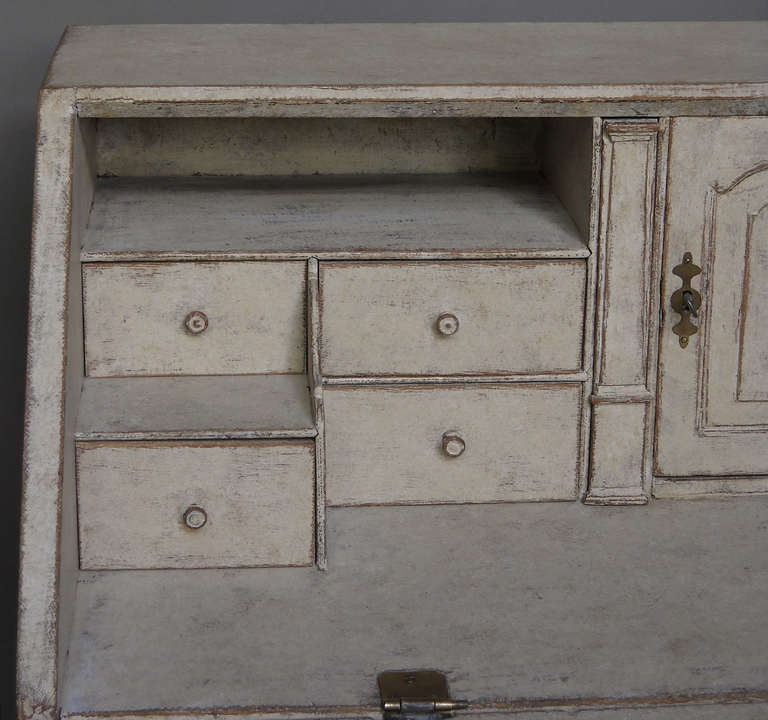 Period Writing Desk with Original Hardware In Excellent Condition For Sale In Sheffield, MA