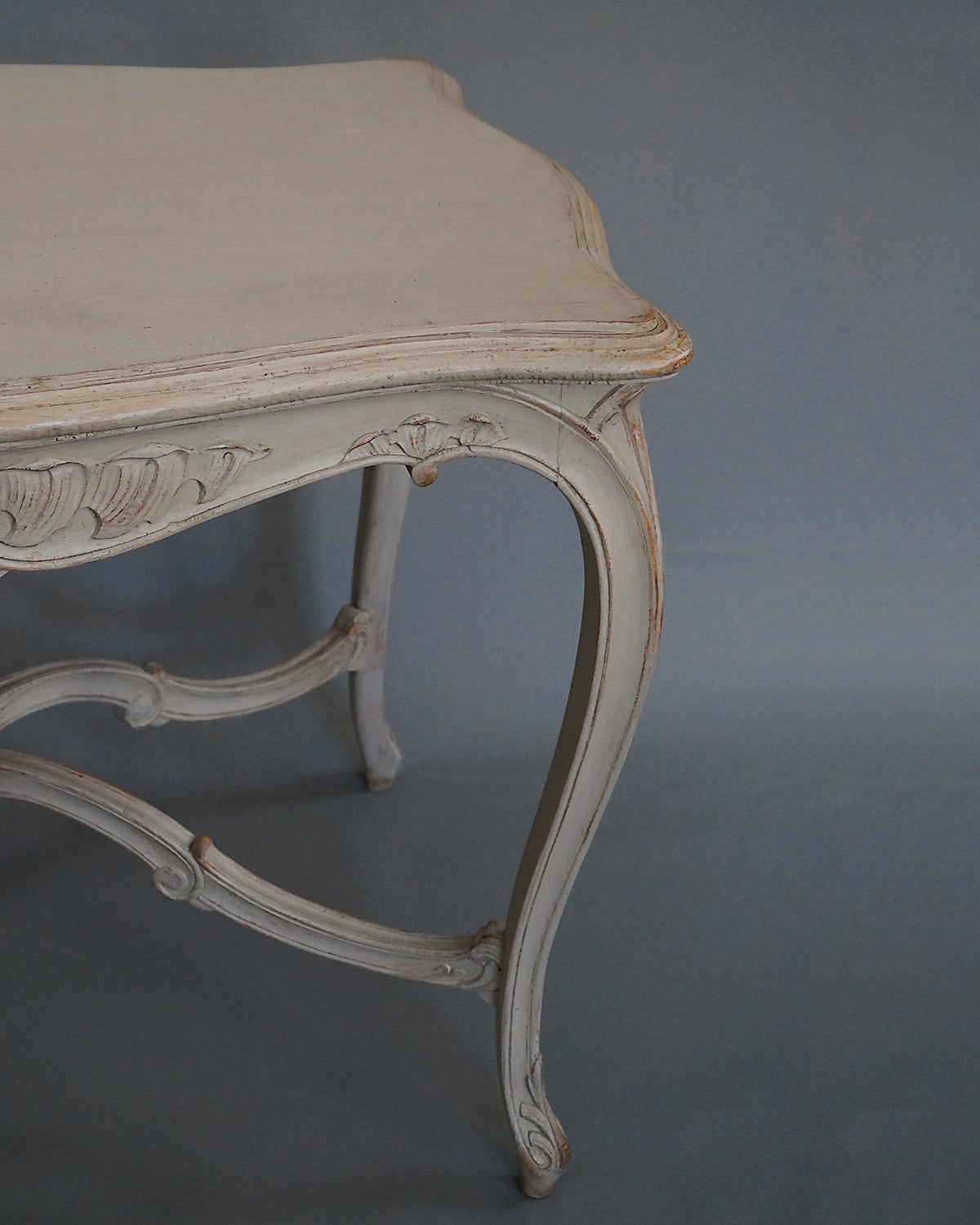 Center Table with Carved Finial In Excellent Condition In Sheffield, MA