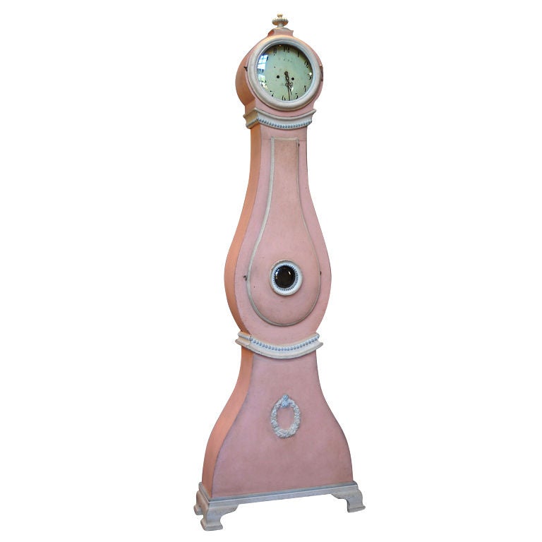 Mora Clock in Early Pink Paint