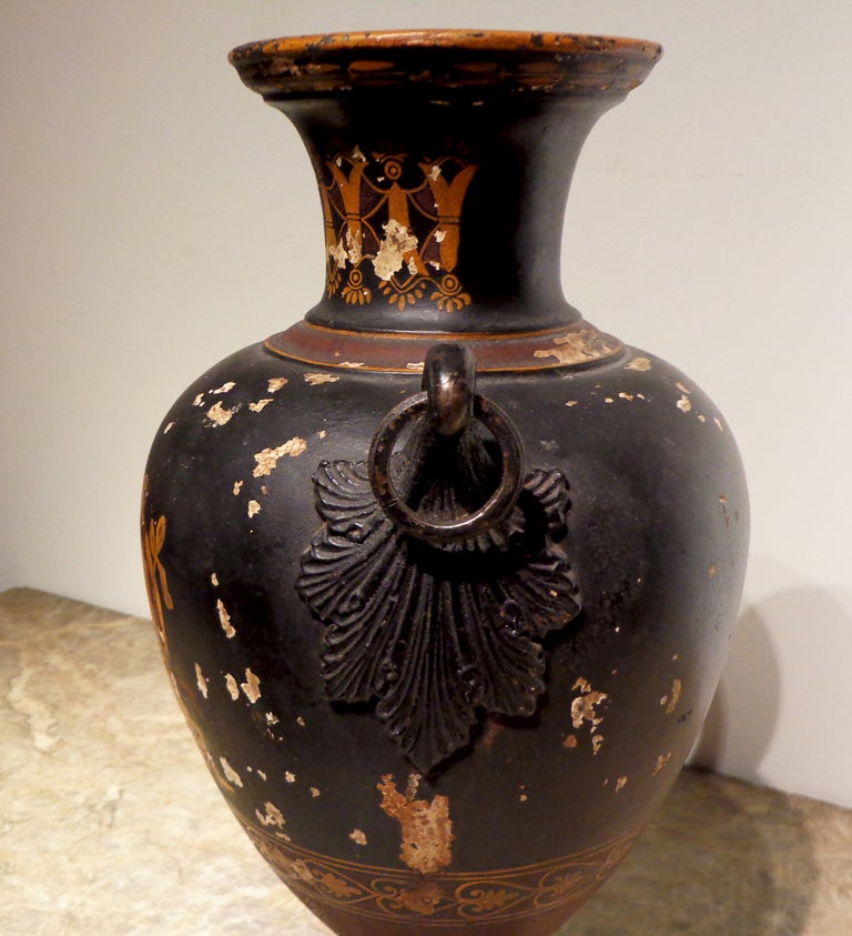 Vase/urne étrusque en fonte 