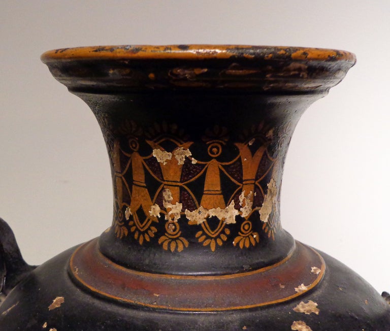 XIXe siècle Vase/urne étrusque en fonte 