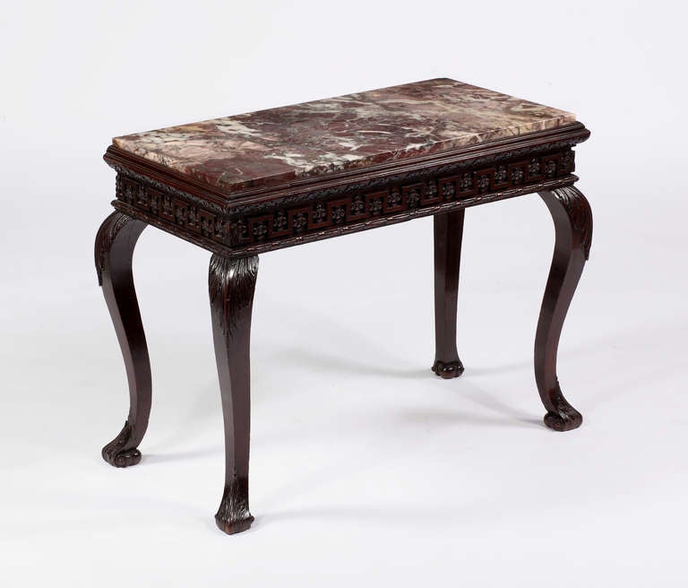 XVIIIe siècle et antérieur Table console irlandaise raffinée en acajou avec plateau en marbre en vente