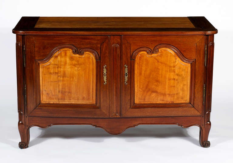 An unusual Louis XV Mahogany 
Buffet with Bois Citronnier Panels

The interior revealing two drawers and shelving

Bordeaux,France ,possibly made  for the English Trade
18th Century

Height 35 in. Width 57 ½ in. Depth 25 in.

ArBu 6