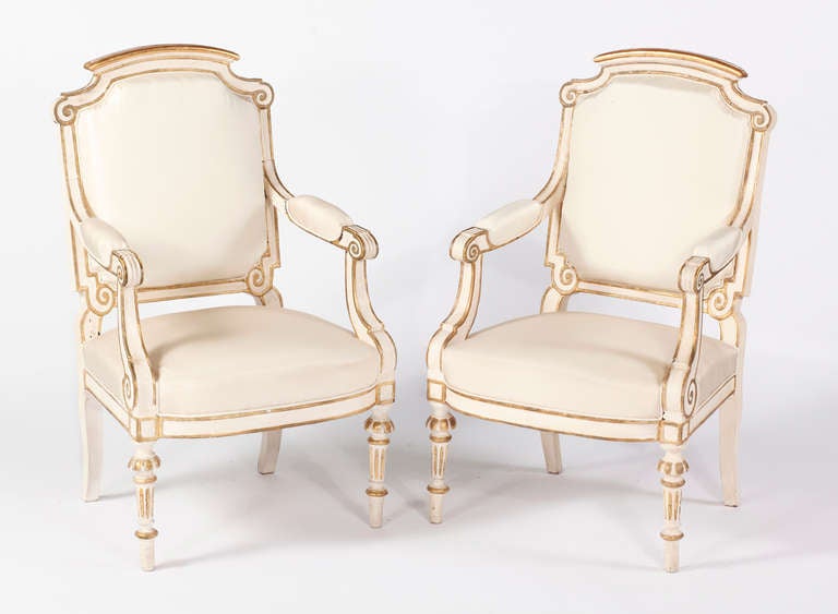 A Set of Eight Italian  Painted & Parcel Gilt Fauteuils, Early 19th Century In Good Condition For Sale In Sheffield, MA