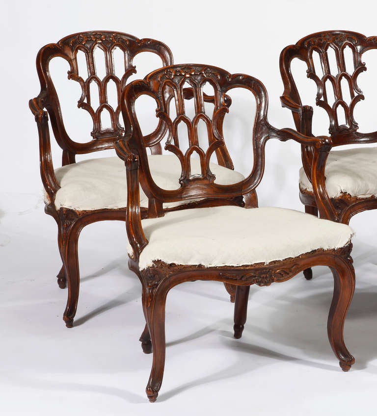 Louis XV Un ensemble rare de cinq fauteuils portugais diminuitifs en vente