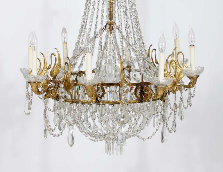 Néoclassique Important lustre néoclassique du 19ème siècle en bronze doré et cristal en vente