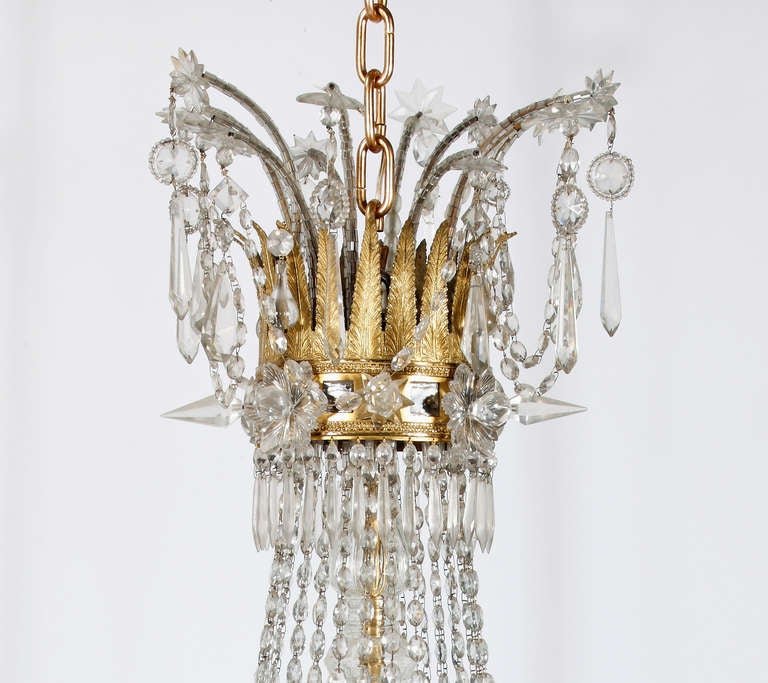 Effet bronze Important lustre néoclassique du 19ème siècle en bronze doré et cristal en vente