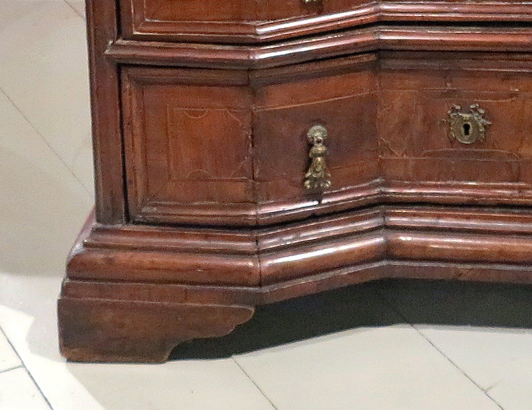 Comodino Ferrarese-Schmuck aus Nussbaum mit Intarsien  Spätes 17. Jahrhundert, Italien (Italienisch) im Angebot
