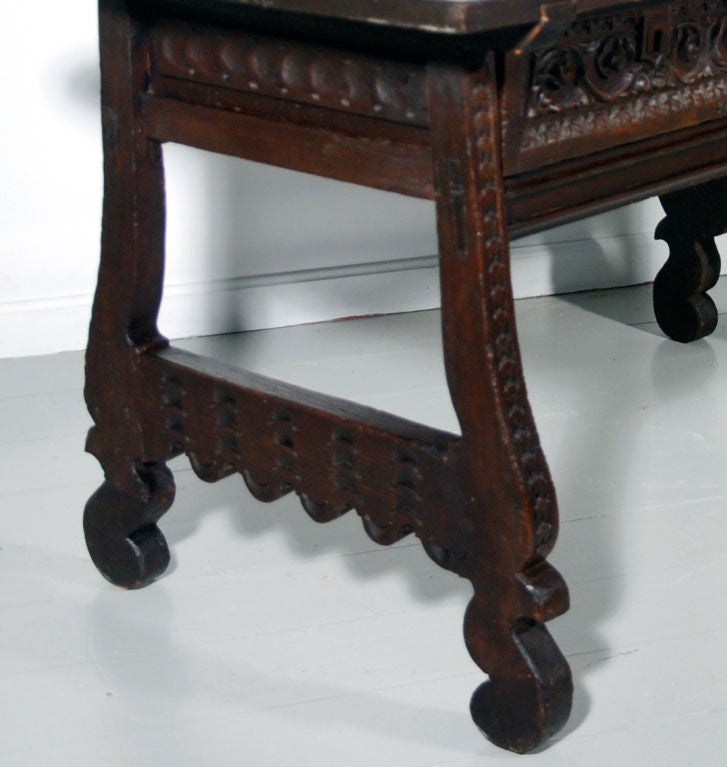 A Spanish Baroque Walnut Table In Good Condition For Sale In Sheffield, MA