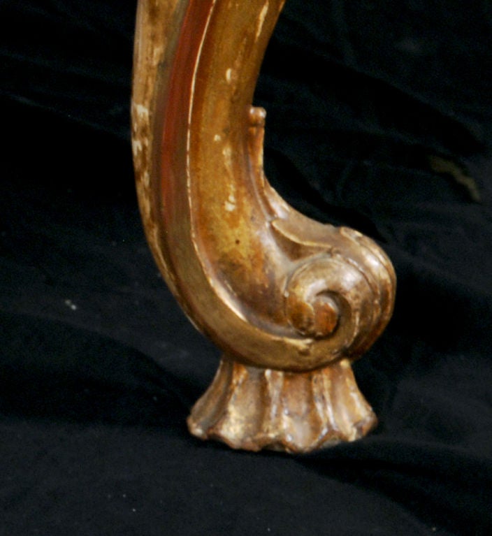 XVIIIe siècle et antérieur Très beau tabouret rococo en bois doré, 18ème siècle en vente