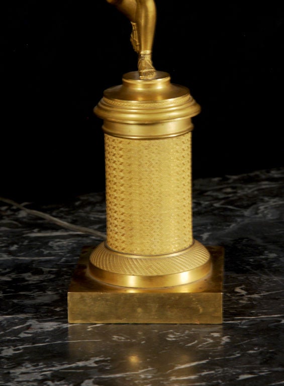 Paire de candélabres néoclassiques en bronze doré attribués à Thomire en vente 2
