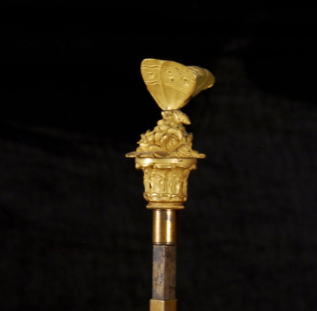 Paire de candélabres néoclassiques en bronze doré attribués à Thomire en vente 3