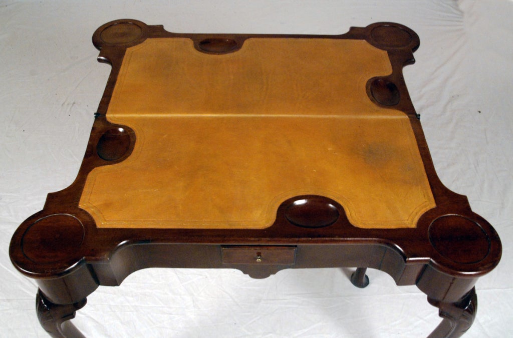 Ein Mahagoni-Kartentisch aus George II (18. Jahrhundert und früher) im Angebot