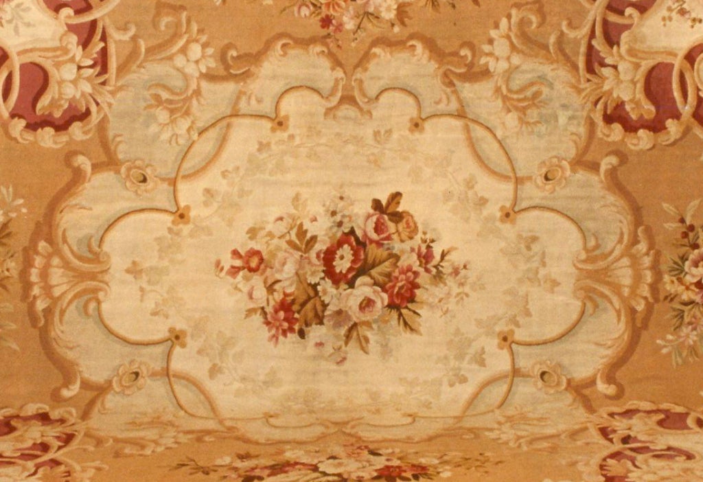 A Fine French Aubusson Carpet In Good Condition For Sale In Sheffield, MA