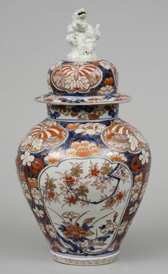 Fine Early Japanese Imari Vase and Lid with Foo Dog Finial, circa 1720