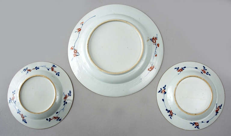 Porcelain Set of Three Chinese Kangxi /Yongzheng Plates For Sale