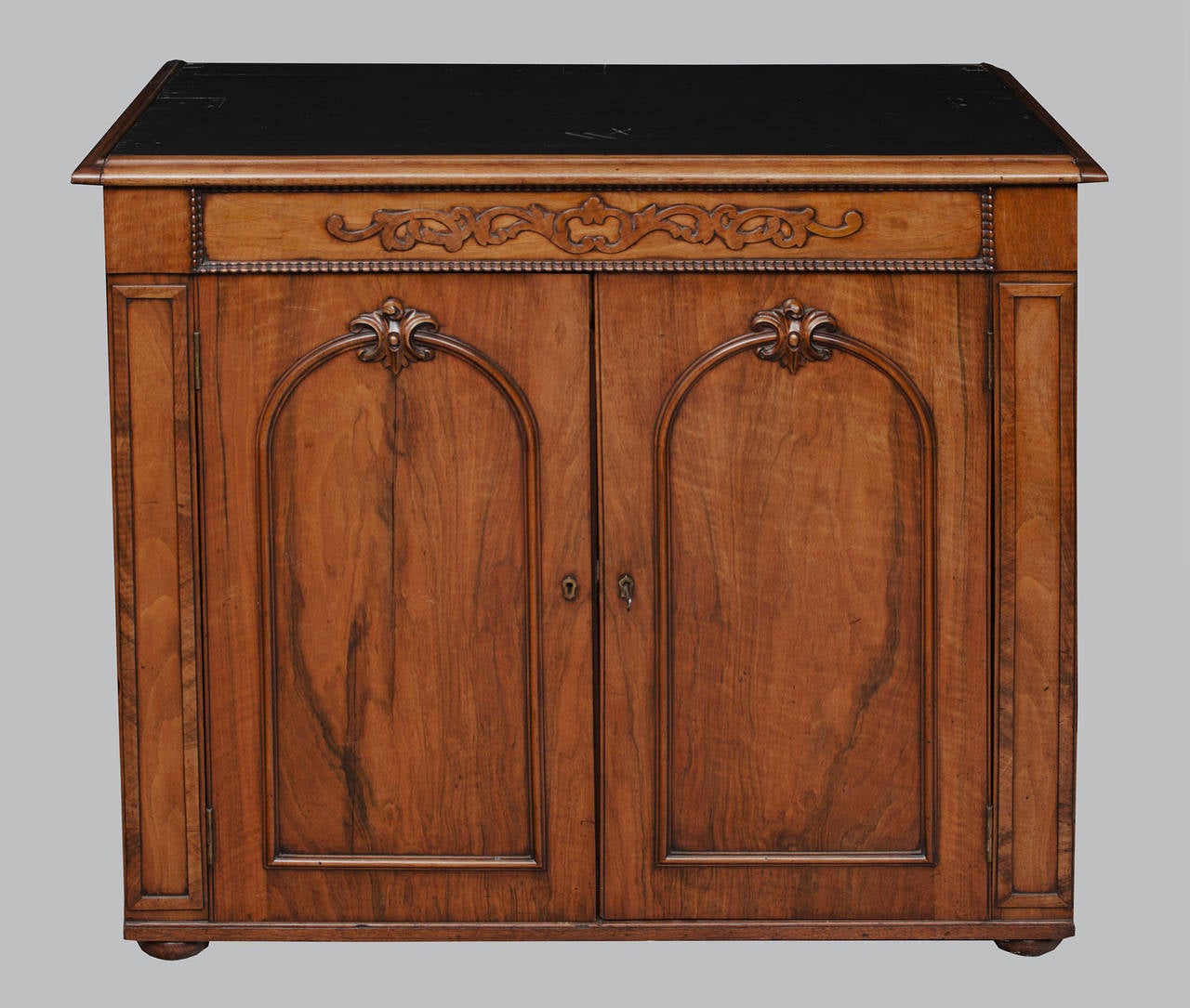 Irish Walnut Campaign Side Cabinet Labelled Ross & Co, Dublin, circa 1860 In Excellent Condition For Sale In Sheffield, MA