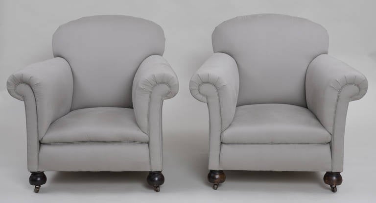 Edwardian Pair of English Club Chairs For Sale