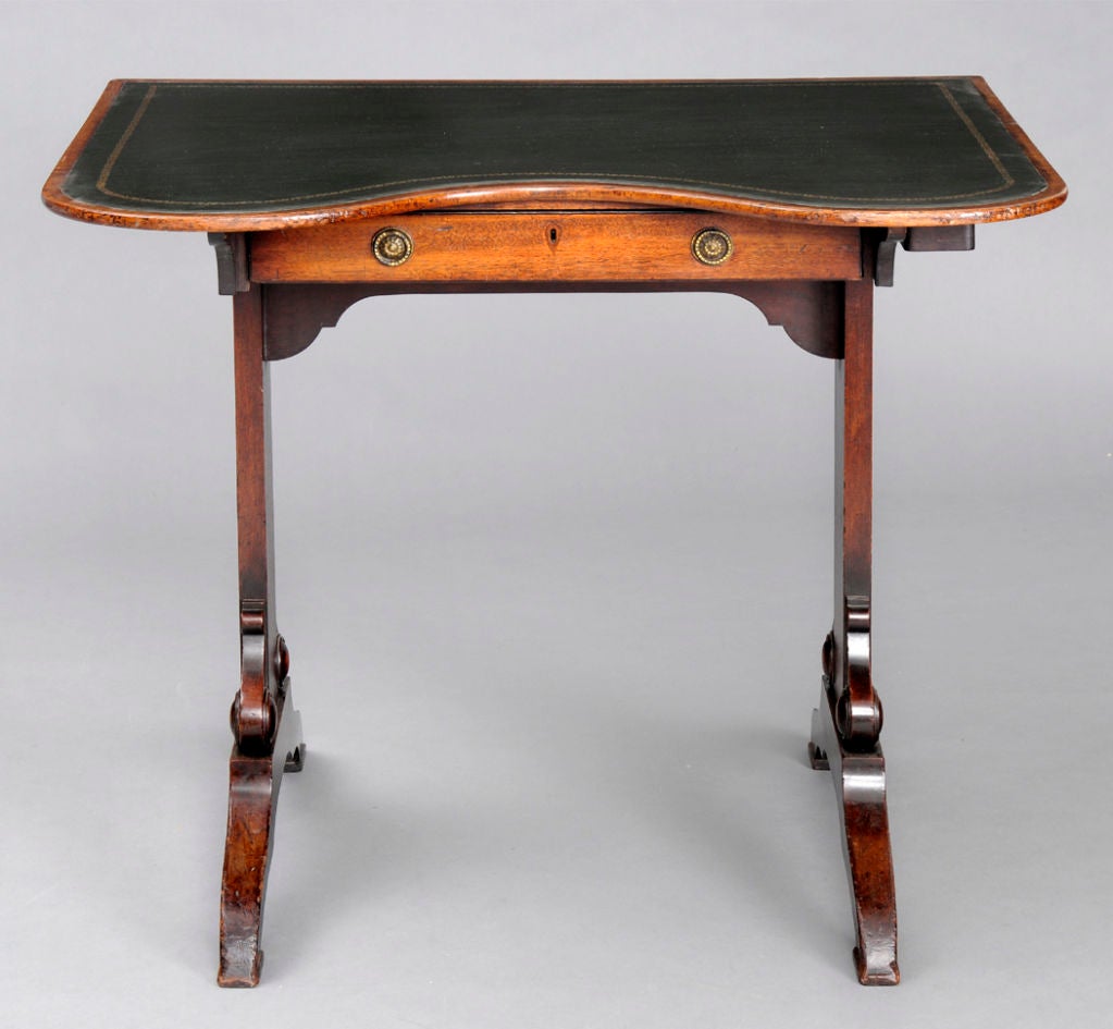 19th Century English Kidney-Shaped Writing table For Sale