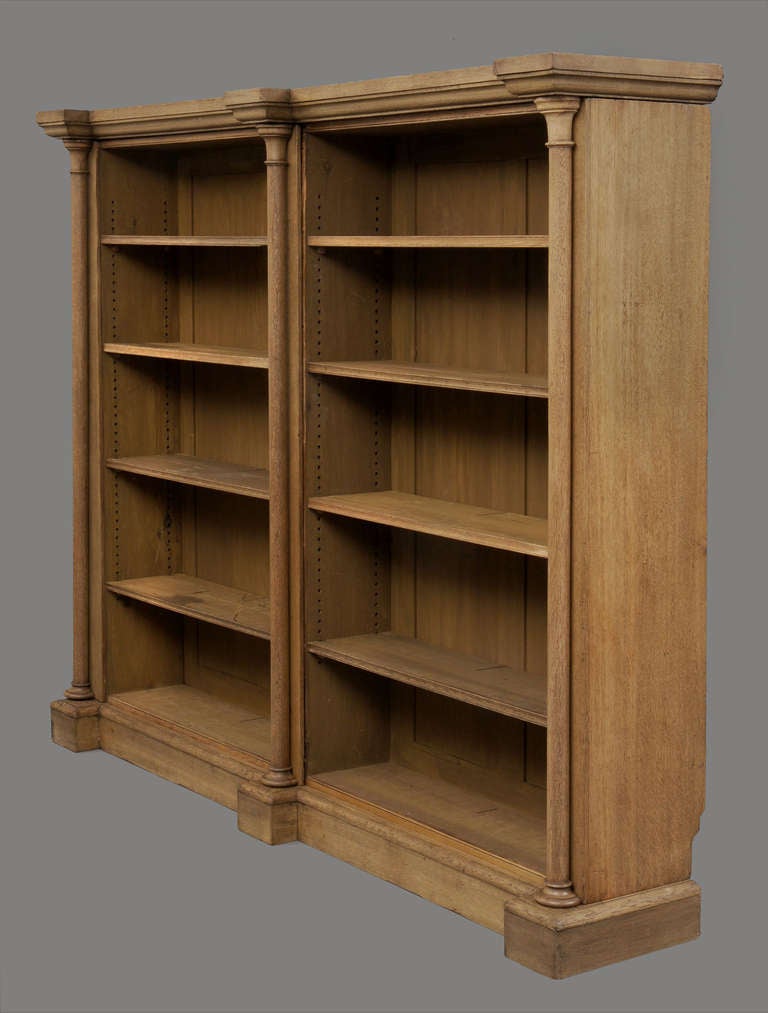 William IV Bleached Oak Library Open Bookcase, Circa 1830 In Excellent Condition In Sheffield, MA