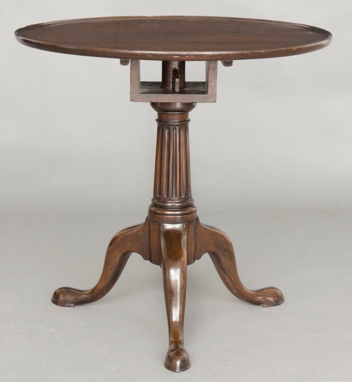 18th Century and Earlier English George II Walnut Tripod Table For Sale