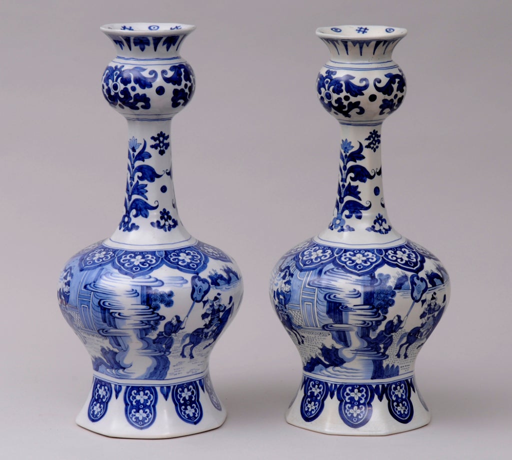 Dutch Pair of Delft Vases In Excellent Condition For Sale In Sheffield, MA