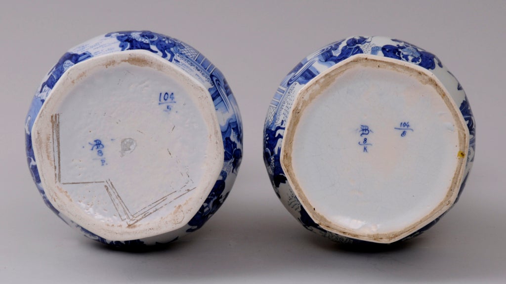 Dutch Pair of Delft Vases For Sale 1