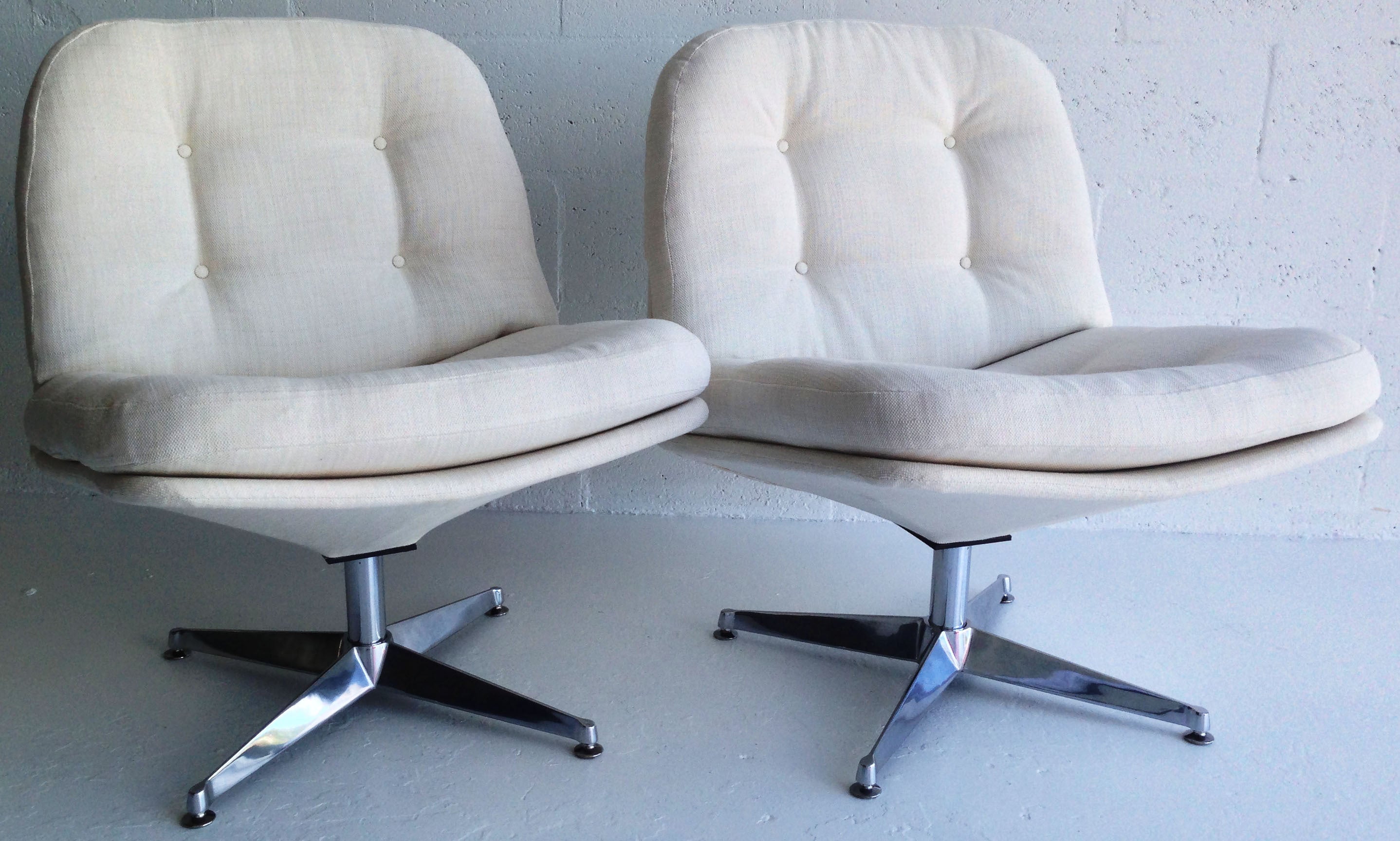 Single Lounge Chair by Founders For Sale