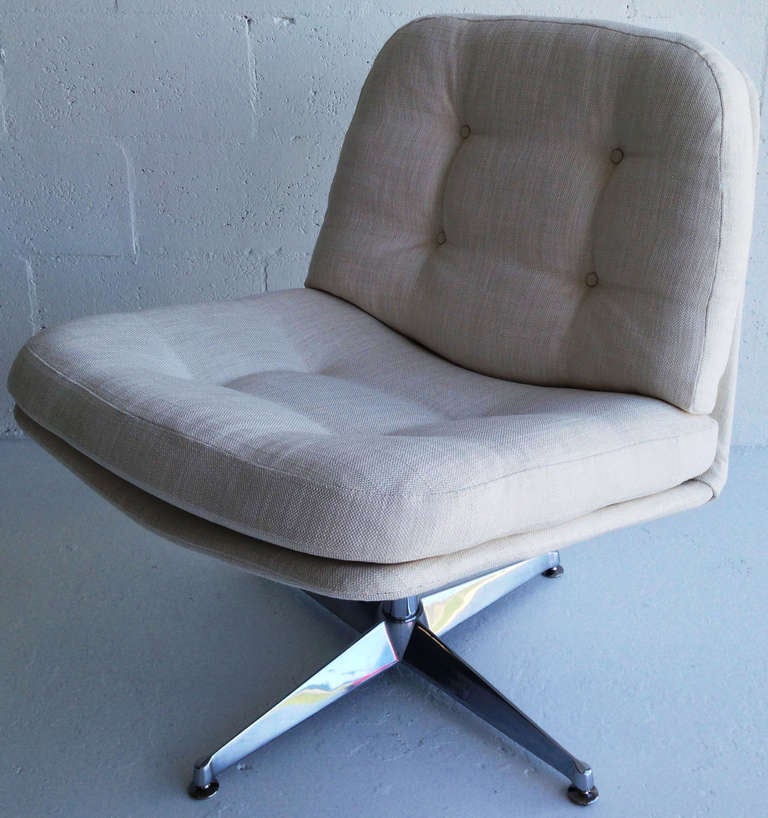 Single Lounge Chair by Founders For Sale 1