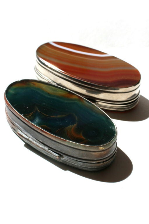 Agate 5 old snuff or pill boxes with specemin agate tops and bottoms.