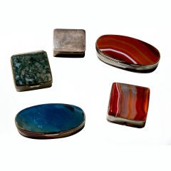 5 old snuff or pill boxes with specemin agate tops and bottoms.