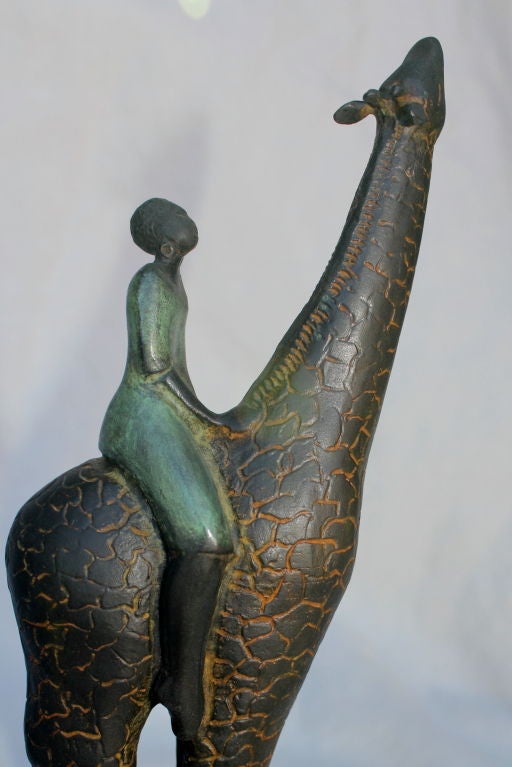 Bronze des Künstlers Craig Lehmann Giraffe aus Colorado mit afrikanischem Reiter (Ende des 20. Jahrhunderts) im Angebot