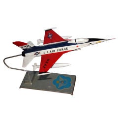 Nice 1980's mrtal model of an F16 jet given to former pilots