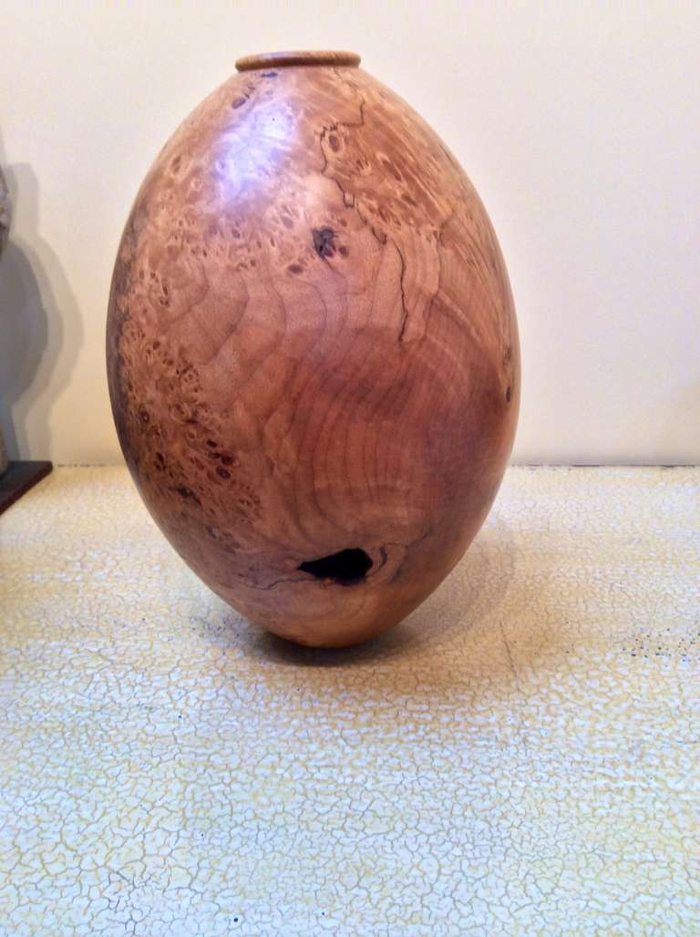 Beautiful Turned Maple Burl Vessel Signed Tom Post In Good Condition In Palm Springs, CA