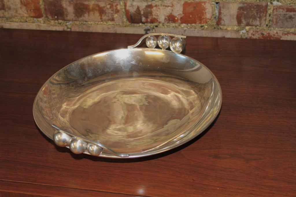 A 32 troy ounce tray by the re-known Mexican silver firm Zurita. Nice form and signed on the base