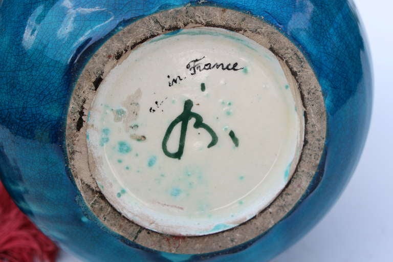 Jean Besnard Türkis glasierte Keramikvase mit Kratzern von Jean Besnard (Mitte des 20. Jahrhunderts) im Angebot