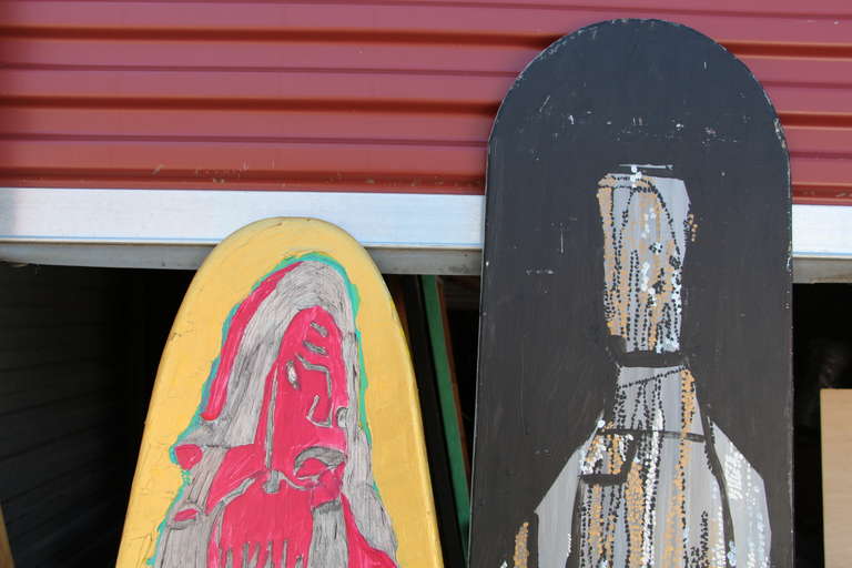 Due assi da stiro in legno dipinte dall'artista di graffiti di Wood Wood Michael Heinrich